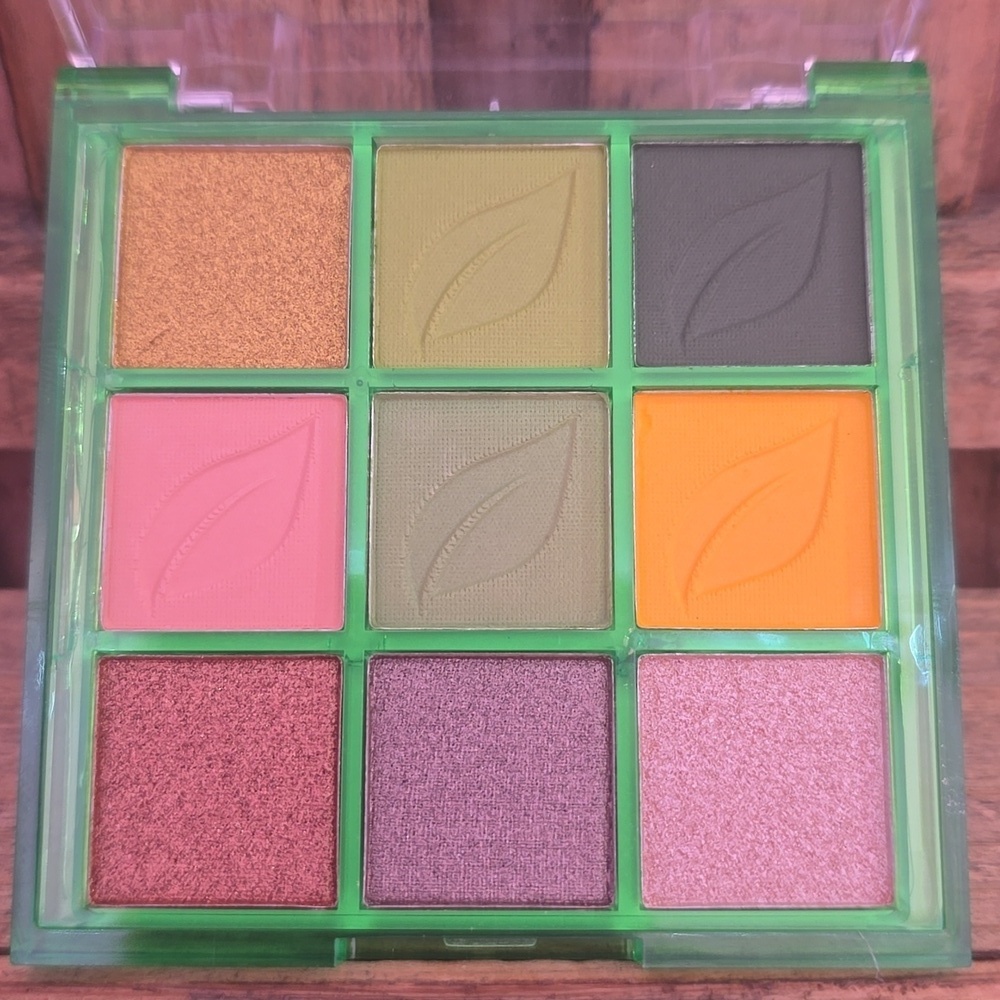 Makeup Revolution Beauty Ultimate Neons 9 Eyeshadow Palette - Green Haze